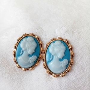 Lady cameo blue earrings